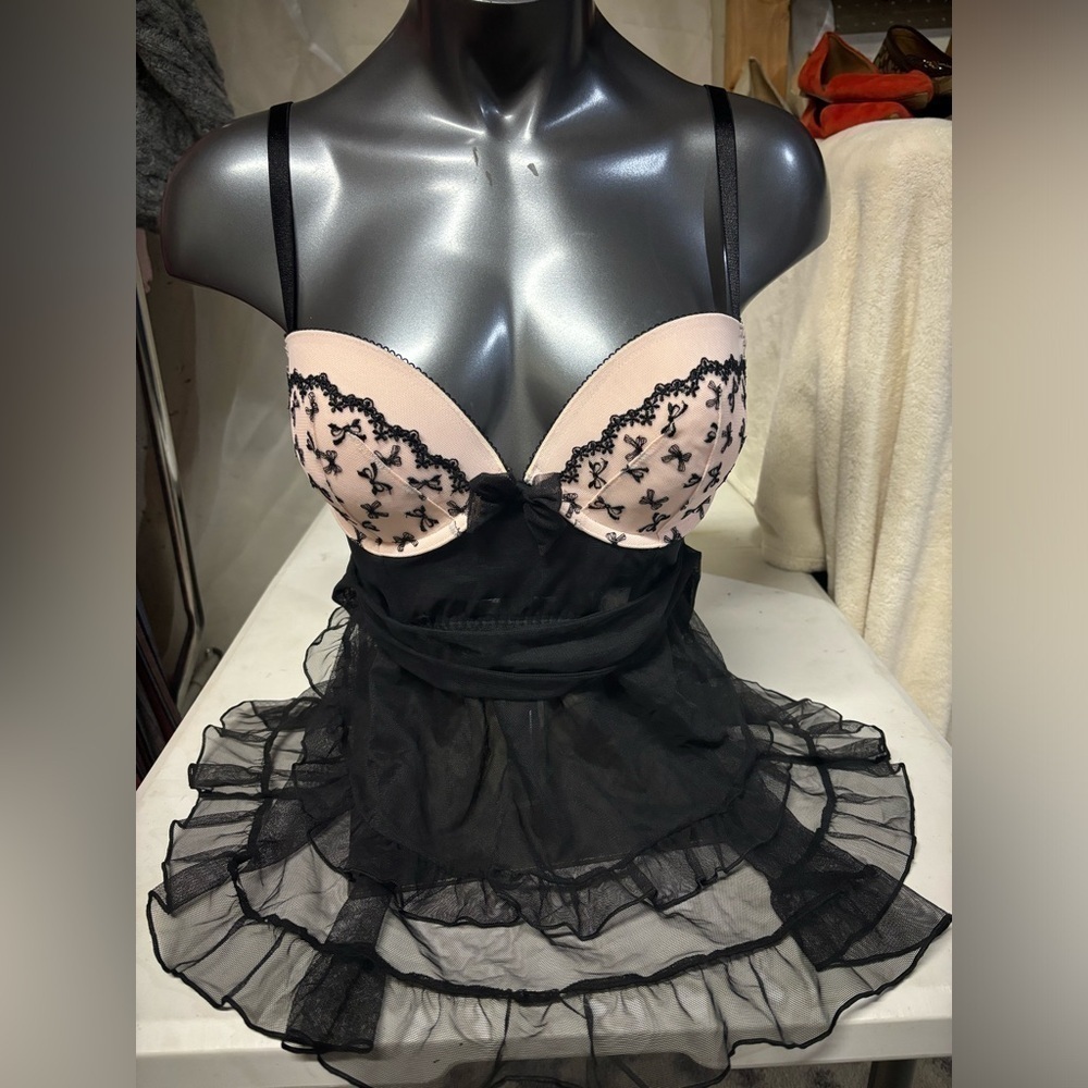 Victoria’s Secret lingerie baby doll w adjustable straps and clasp closure sheer